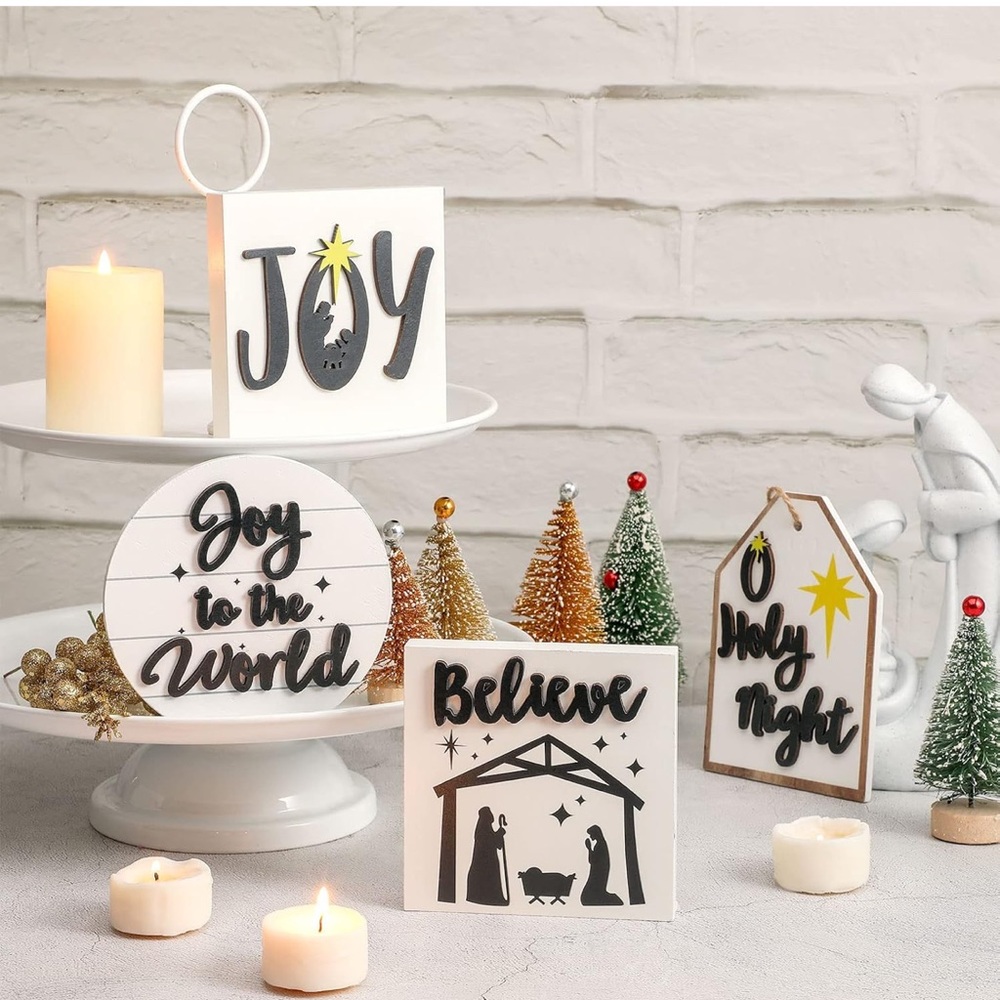 17 piece Holiday Christmas Decor Sign Set